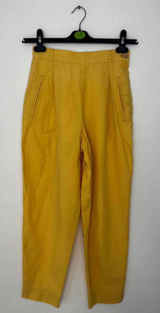 Highwaisted Yellow Trousers